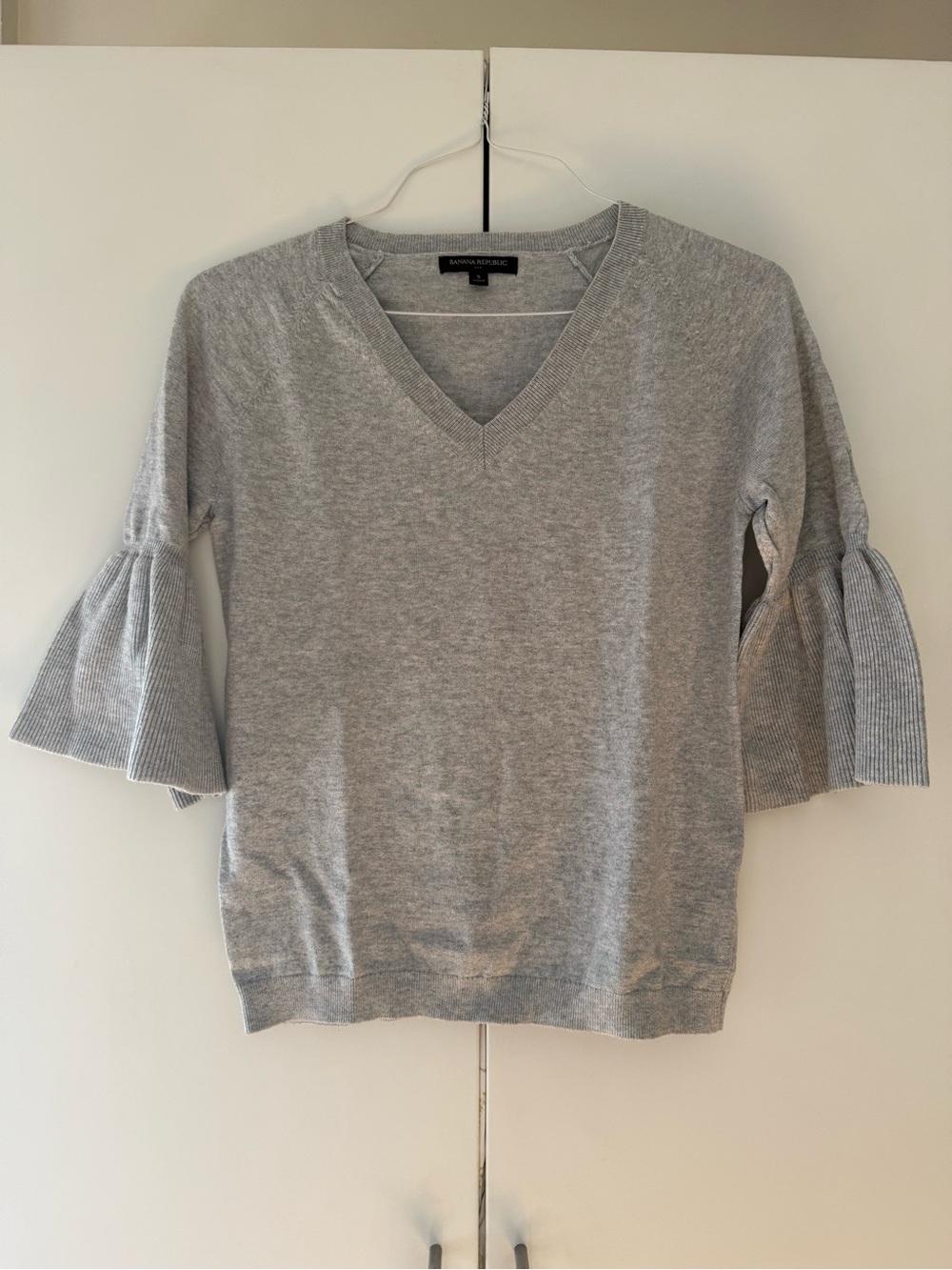 Banana Republic Light Gray V-Neck Sweater with Flared Sleeve Detail size Small